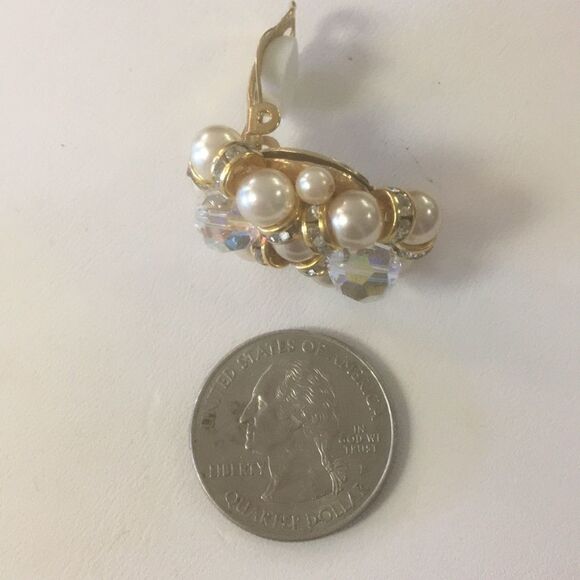 Vintage Crystal and Faux Pearl Clip earrings - Picture 4 of 4